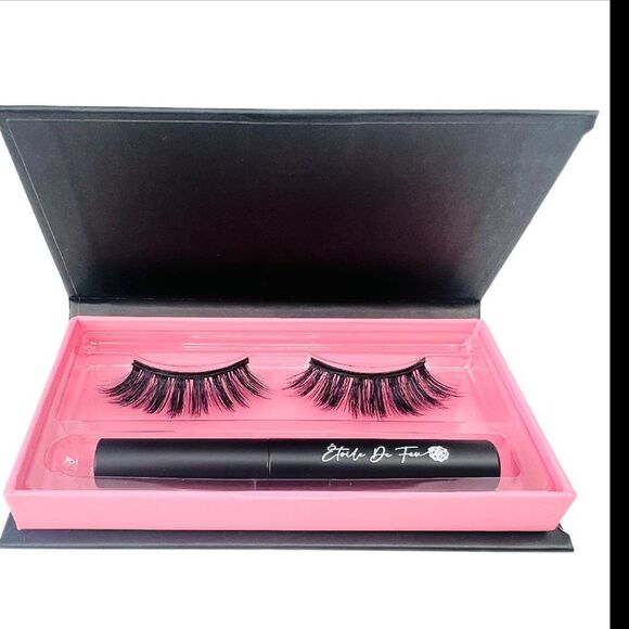 Joelle: 3D Magnetic Premium Silk Lashes and Eyeliner Kit - Picture 3 of 7